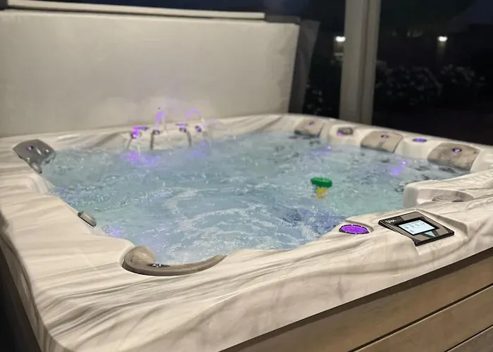 Heated Pool, Hot Tub, Games & More! *