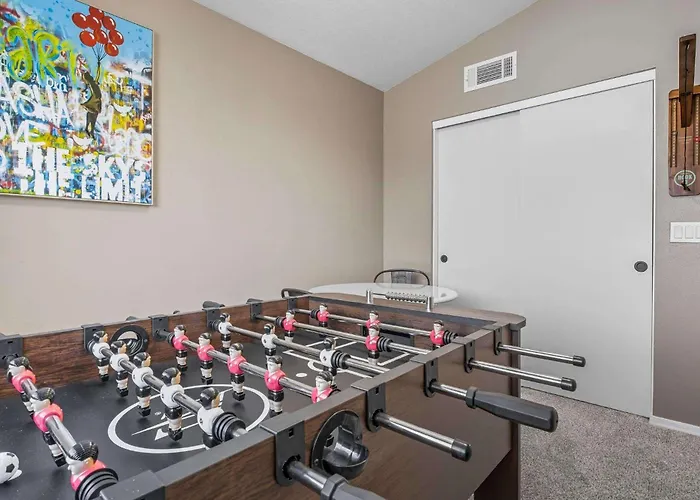 Heated Pool, Hot Tub, Games & More! Holiday home *