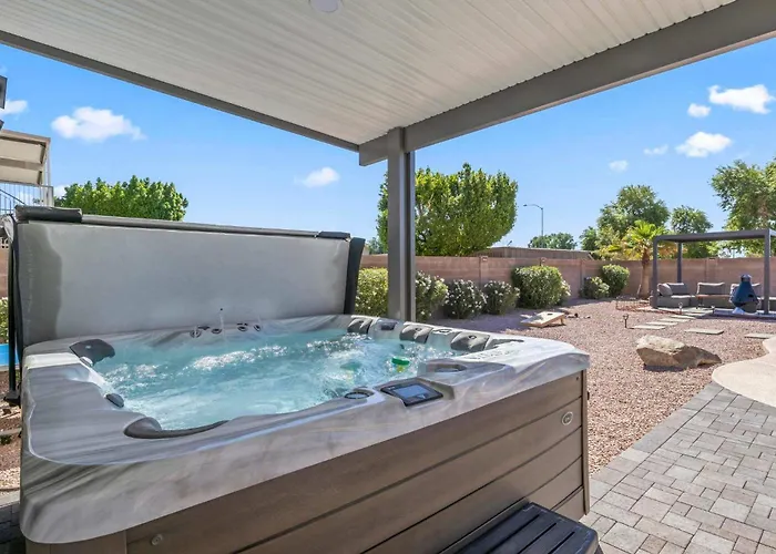 Holiday home Heated Pool, Hot Tub, Games & More! *
