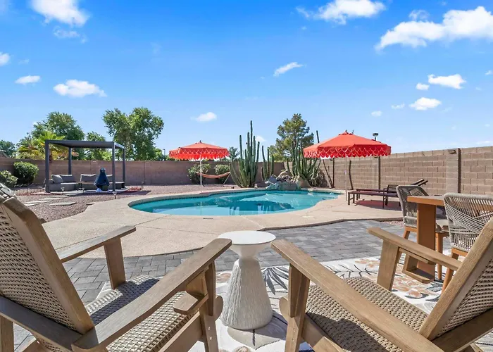 Holiday home Heated Pool, Hot Tub, Games & More!