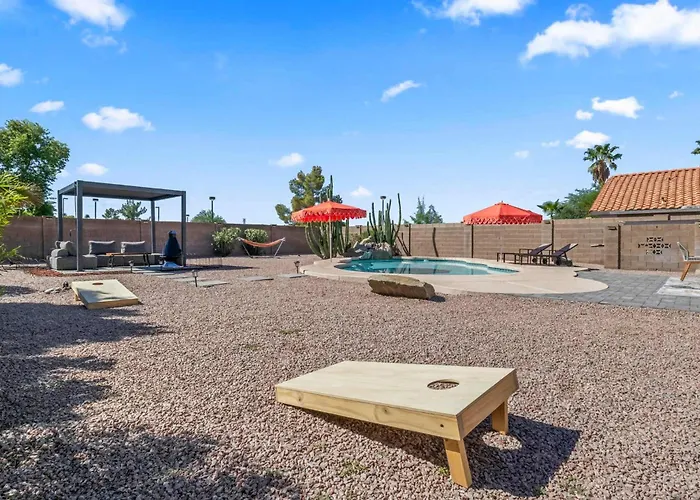 Heated Pool, Hot Tub, Games & More! Holiday home