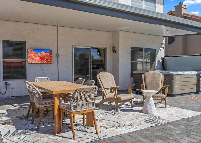 Holiday home Heated Pool, Hot Tub, Games & More! *