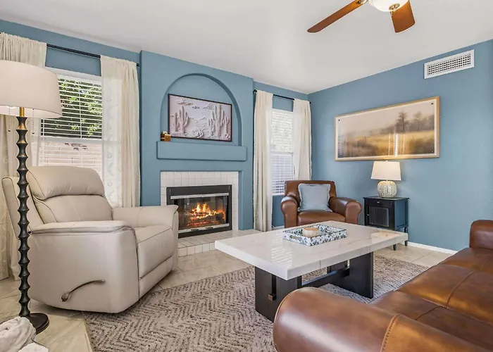 Holiday home Heated Pool, Hot Tub, Games & More! *