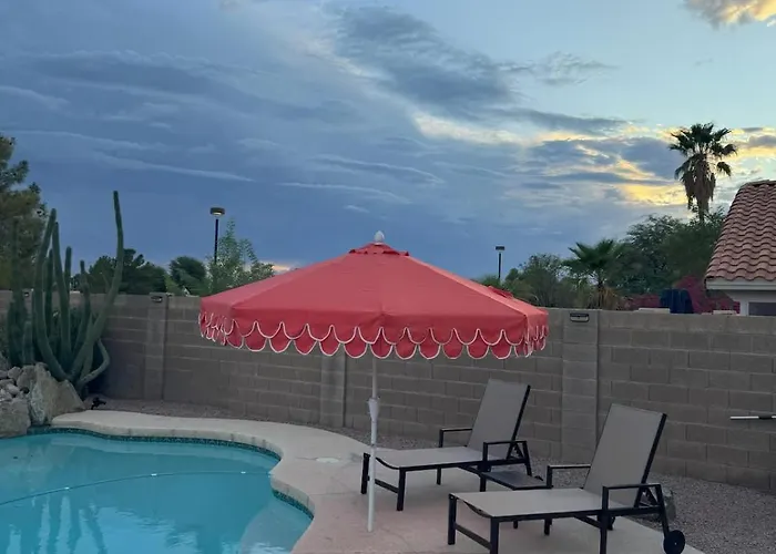 Heated Pool, Hot Tub, Games & More! Holiday home *