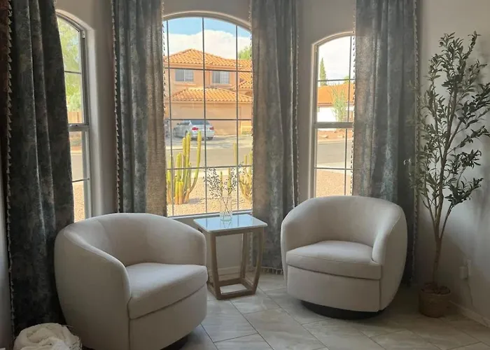 Holiday home Heated Pool, Hot Tub, Games & More! *
